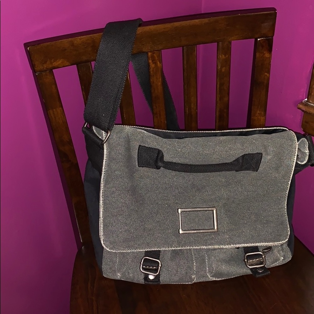 Ducti Messenger Bag
